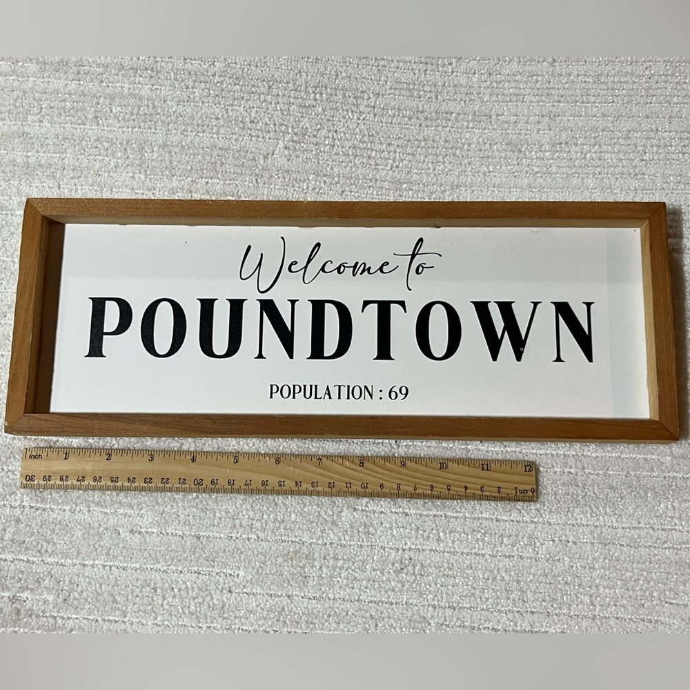 Welcome to Poundtown sign